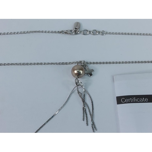 279 - Silver pendant on chain