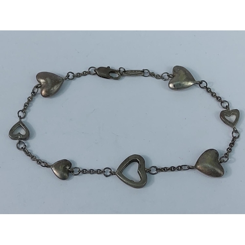 299 - Loveheart bracelet