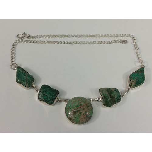 301 - Silver green lapis stone set necklace