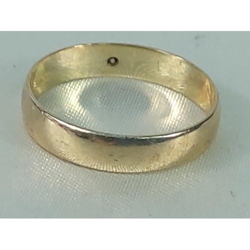 393 - Gold Wedding band, 1.5g, size O