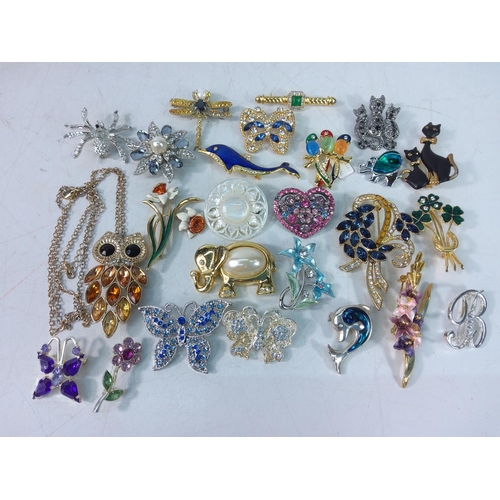 396 - Qty of various brooches