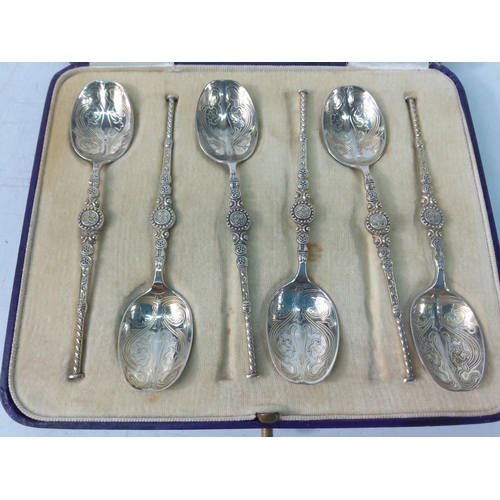 404 - Cased set of 6 hallmarked silver anointing spoons dated 1937, gross weight 64.5g