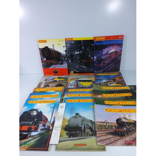 81 - Large selection of Hornby books and ephemera