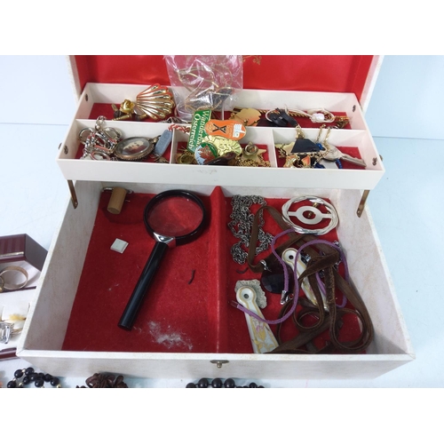 428 - Box of jewellery