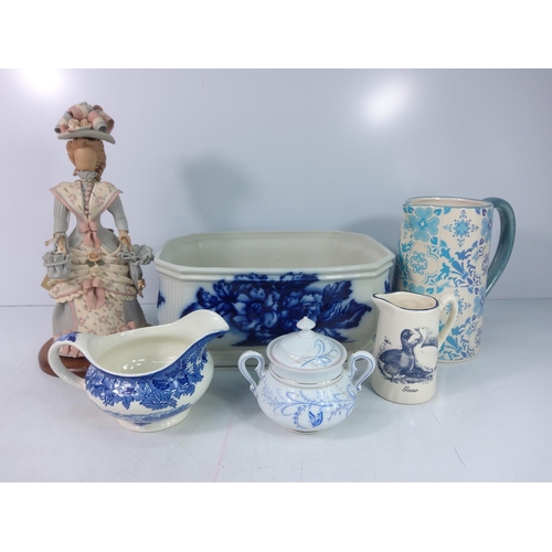 213 - Collection of various china ware and trinket ware