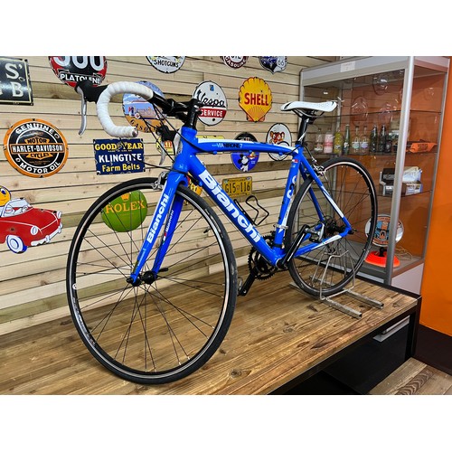 8 - Bianchi road bike
This is a Bianchi Via Nirone 7 Endurance Road Bicycle in a beautiful blue and whit... 