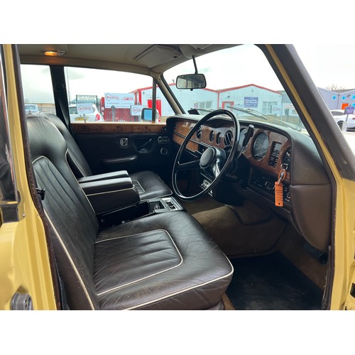 16 - 1978 Rolls Royce Silver Shadow II in a beautiful yellow colour. Comes with part paperwork, V5 presen... 