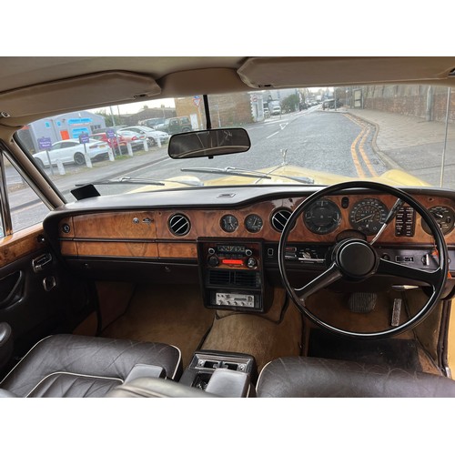 16 - 1978 Rolls Royce Silver Shadow II in a beautiful yellow colour. Comes with part paperwork, V5 presen... 