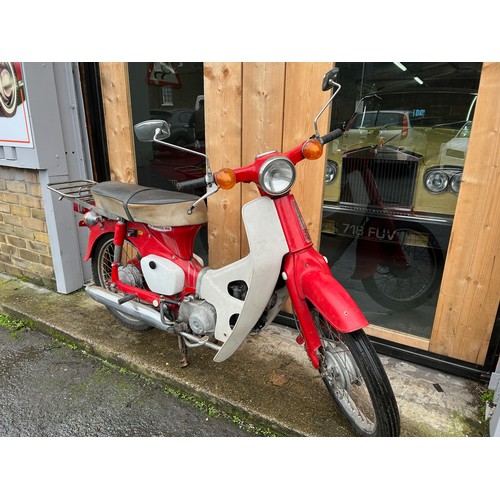 37 - 1970s Honda 50 moped. No V5 - needs registration. Starts with key and kick start