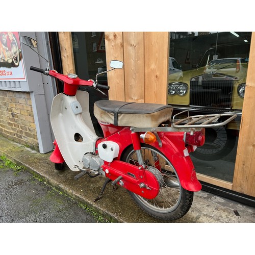 37 - 1970s Honda 50 moped. No V5 - needs registration. Starts with key and kick start