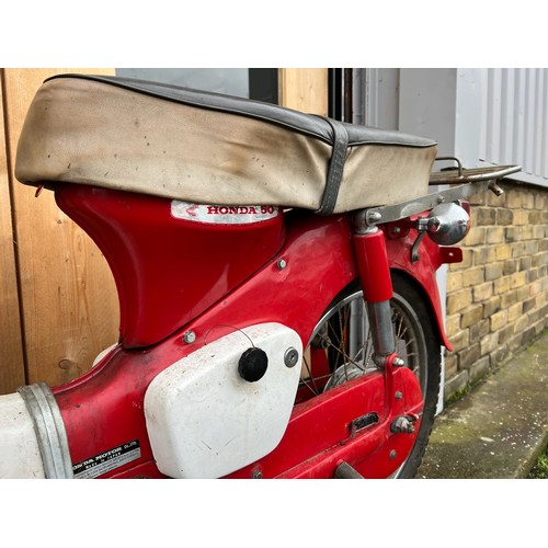 37 - 1970s Honda 50 moped. No V5 - needs registration. Starts with key and kick start