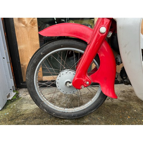 37 - 1970s Honda 50 moped. No V5 - needs registration. Starts with key and kick start