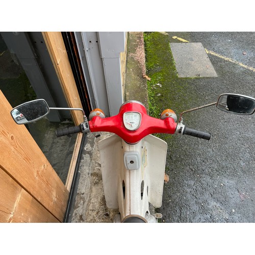 37 - 1970s Honda 50 moped. No V5 - needs registration. Starts with key and kick start