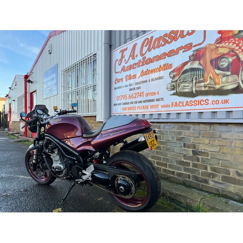 40 - 2000 Triumph Speed Triple 955i in a very eye catching purple and gold colour scheme. This bike has 2... 