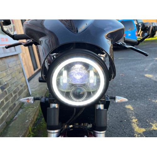 40 - 2000 Triumph Speed Triple 955i in a very eye catching purple and gold colour scheme. This bike has 2... 