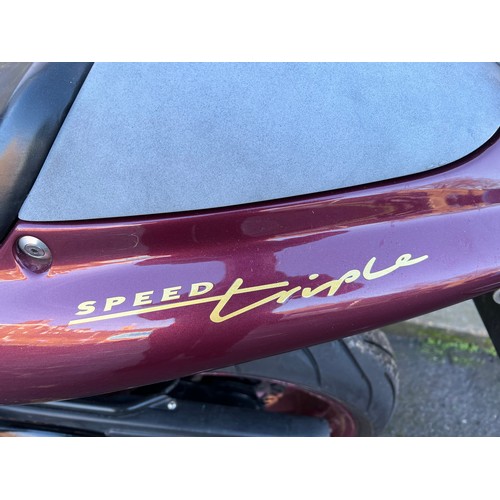 40 - 2000 Triumph Speed Triple 955i in a very eye catching purple and gold colour scheme. This bike has 2... 