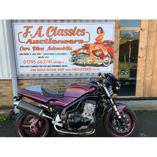 40 - 2000 Triumph Speed Triple 955i in a very eye catching purple and gold colour scheme. This bike has 2... 