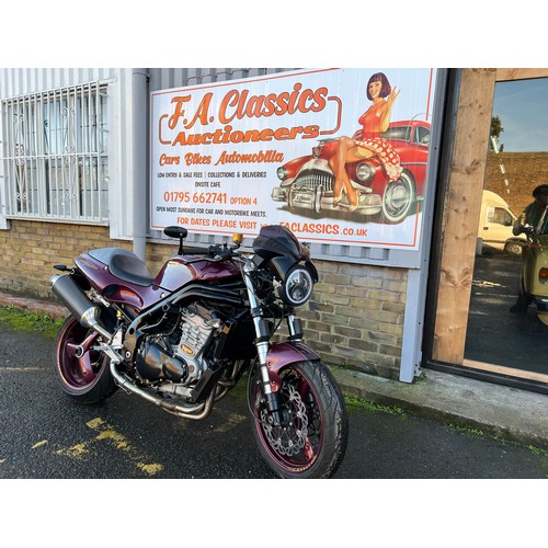 40 - 2000 Triumph Speed Triple 955i in a very eye catching purple and gold colour scheme. This bike has 2... 