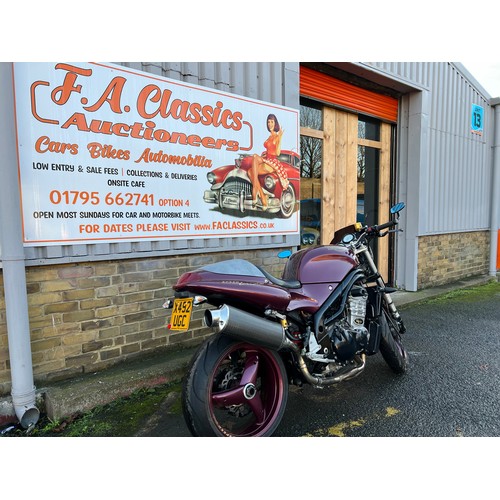 40 - 2000 Triumph Speed Triple 955i in a very eye catching purple and gold colour scheme. This bike has 2... 