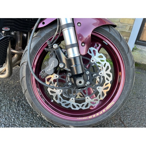 40 - 2000 Triumph Speed Triple 955i in a very eye catching purple and gold colour scheme. This bike has 2... 