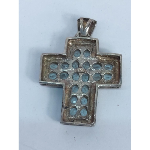 285 - Silver stone set cross, gross weight 11g