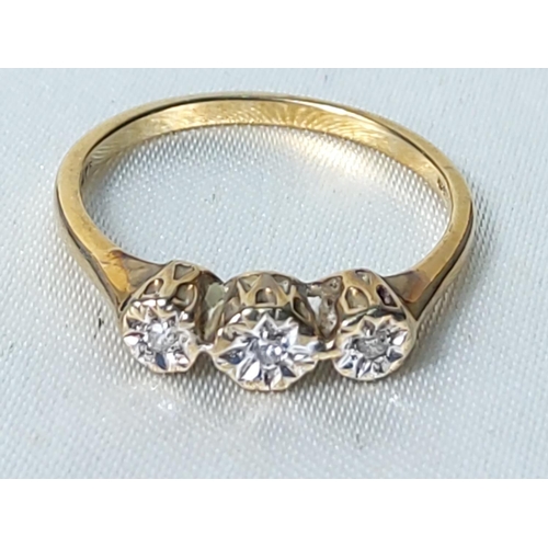 233 - 9ct gold trilogy ring, 1.5g, size M