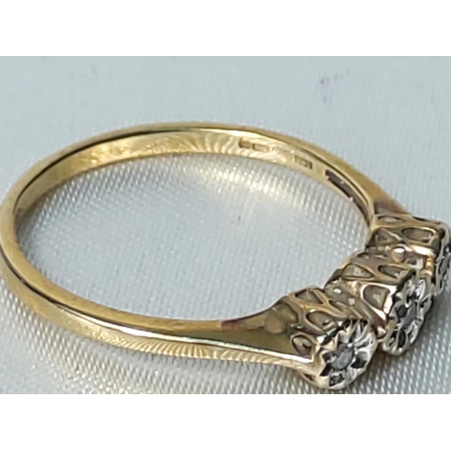 233 - 9ct gold trilogy ring, 1.5g, size M