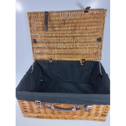 1 - Range Rover picnic hamper and contents