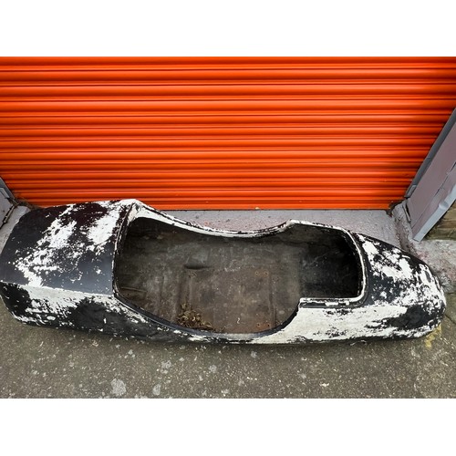 15 - Vintage squire side car pod in need of refurbishment.