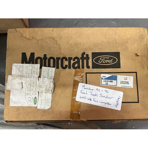 19 - 10 assorted vehicle parts mainly from Ford - Mondeo Tube air 1201576 - 1057201 - Mondeo 2007-2014 LH... 