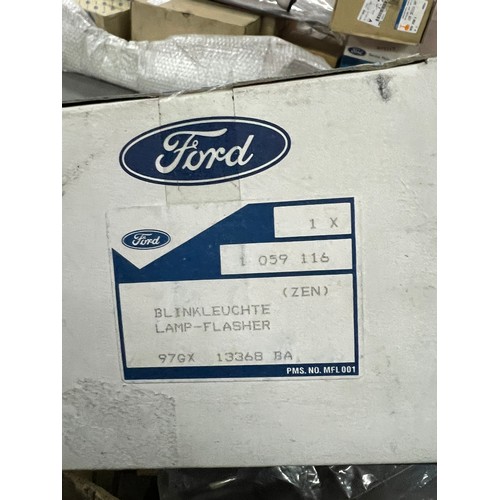 25 - 10 assorted vehicle parts mainly from Ford - Ka 103170 x4 - Scorpit RH front flasher 94-97 1059116 -... 