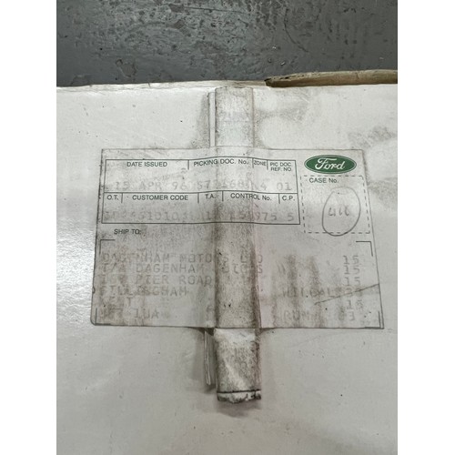 28 - 10 assorted vehicle parts mainly from Ford - KA Mudflap 1030169 - Mudflap 1201330 - Mondeo mudflap 1... 