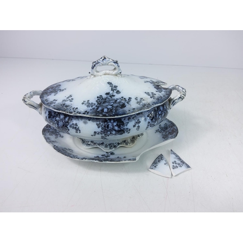 151 - Large qty of antique Meakin blue and white tea and dinnerware