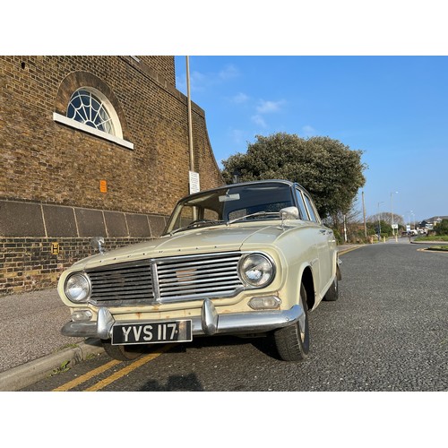 38 - Green/Gray Vauxhall Victor Deluxe 1963, 1.5l petrol with a 4 speed manual gearbox. MOT, ULEZ & Tax e... 