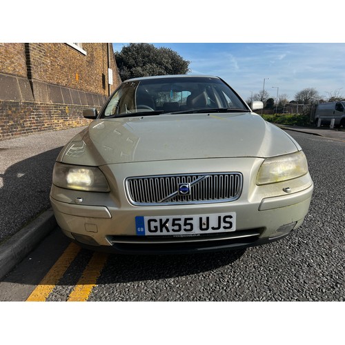 39 - Gold Volvo V70 Registration GK55UJS, 2.4L diesel Las MOT milage was 157,588 in okay condition needs ... 