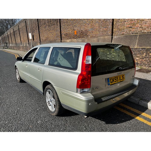 39 - Gold Volvo V70 Registration GK55UJS, 2.4L diesel Las MOT milage was 157,588 in okay condition needs ... 