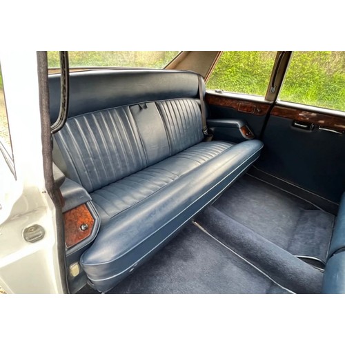 42 - Cream 1988 Daimler DS420 limousine, registration F559EBV in good condition, runs and drives, has bee... 