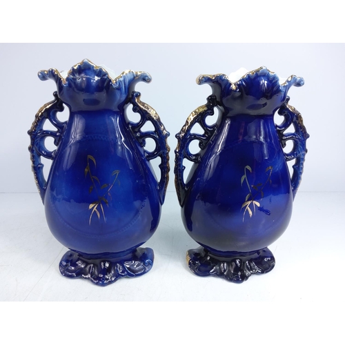 200 - 2 pairs of antique vases