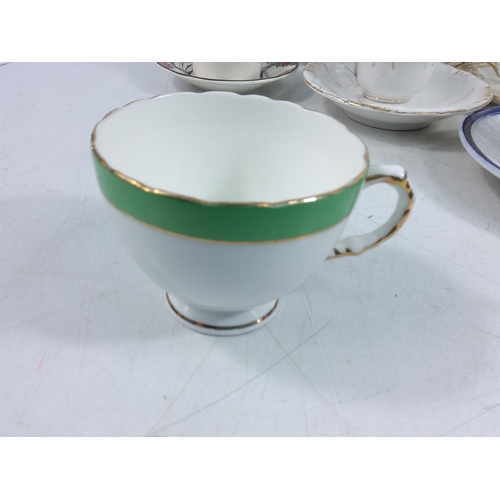 139 - Large qty of china, teaware and glasses