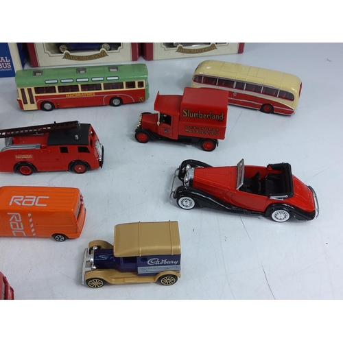 132 - Collection of boxed and unboxed model vehicles