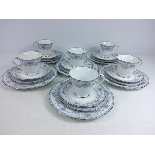 17 - Floral decorated part tea and dinner ware