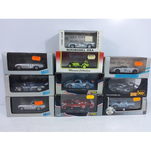 33 - Boxed model vehicles