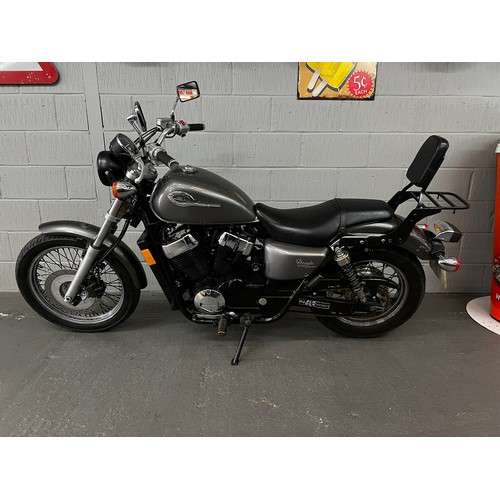 11 - 2012 Honda VT750 Shadow in silver/black Registration LR12HPN (cat N) this motorbike has a V-Twin 745... 