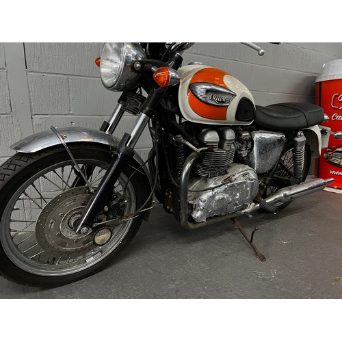 18 - 2005 Triumph Bonneville T100. LF05ADX.
This definite future classic boasting Triumph's 50th Annivers... 