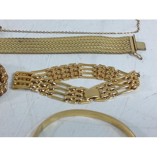 335 - Qty of gold plated jewellery