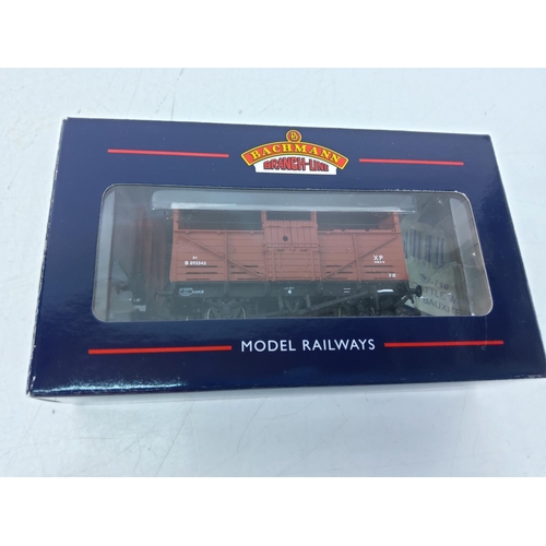 266 - 6 Bachmann rolling stock