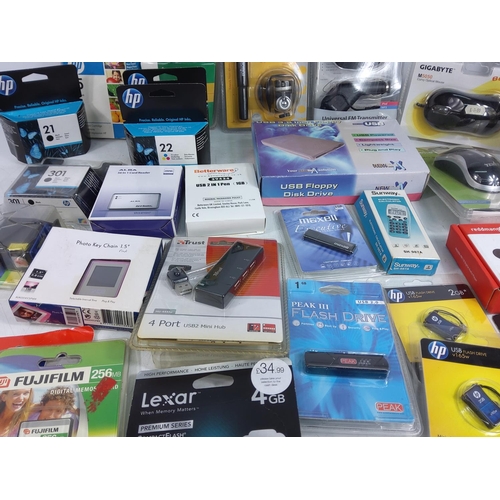 100 - Collection of electronic accessories, memory cards etc