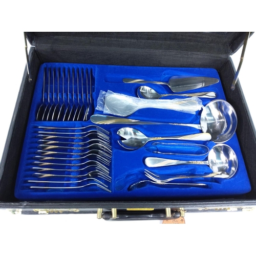 112 - Solingen briefcase canteen of cutlery