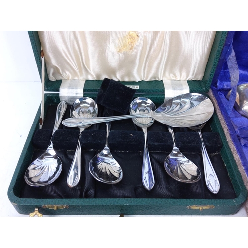 136 - Various boxed cutlery