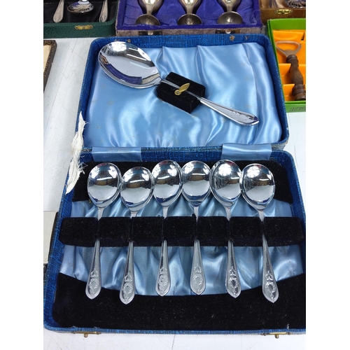 136 - Various boxed cutlery